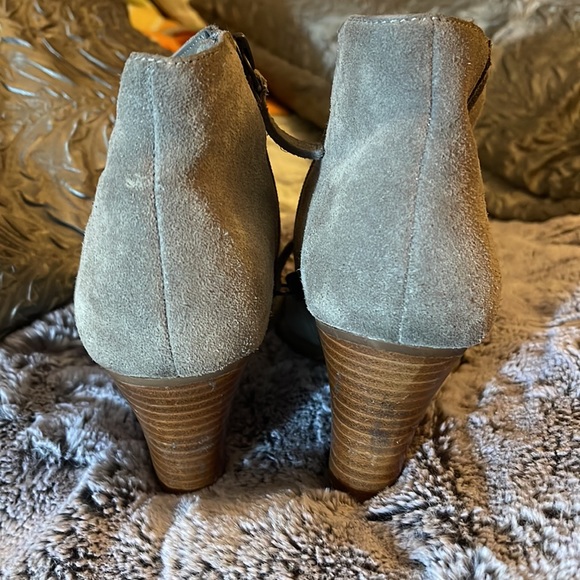 Short leather  ankle boot - Picture 5 of 8